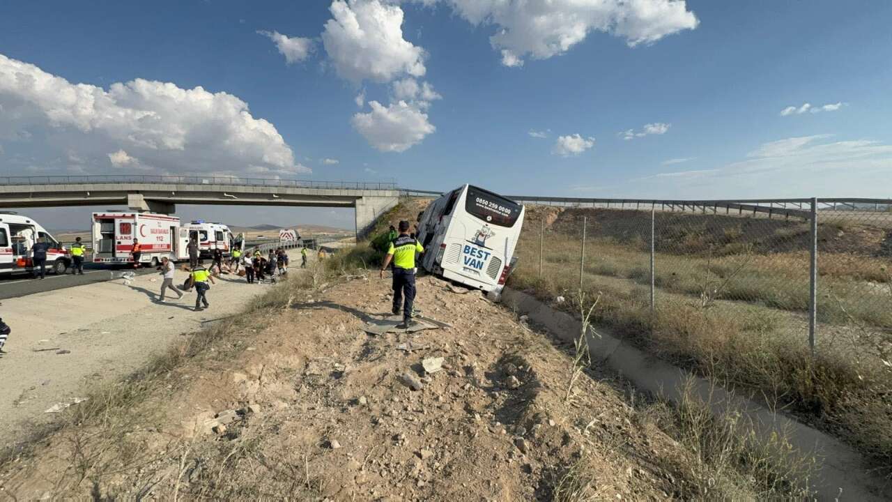 44 kişinin yaralandığı otobüs kazasından acı haber! Geride son kare kaldı 8